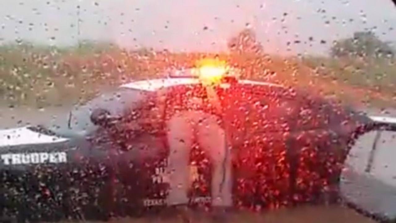 Un policier en grosse galère, coincé dans sa voiture