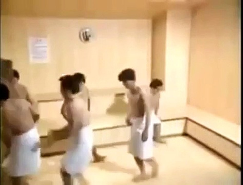 [Clip Hai] Yakuza (xam tro) di xong hoi
