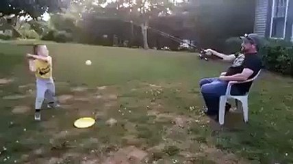 This is how you teach a youngster to hit baseballs ヅ