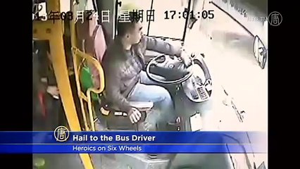 Tài xế xe buýt thoát chết hy hữu