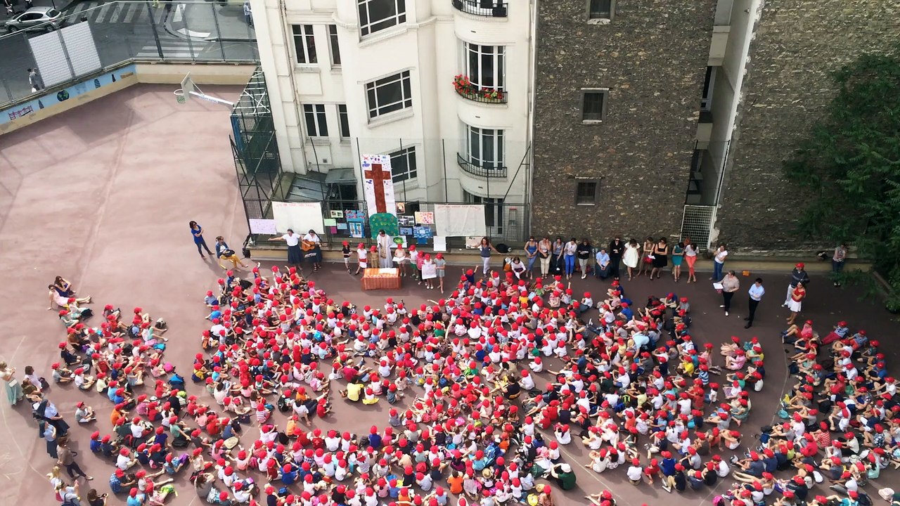 Le gang des casquettes rouges