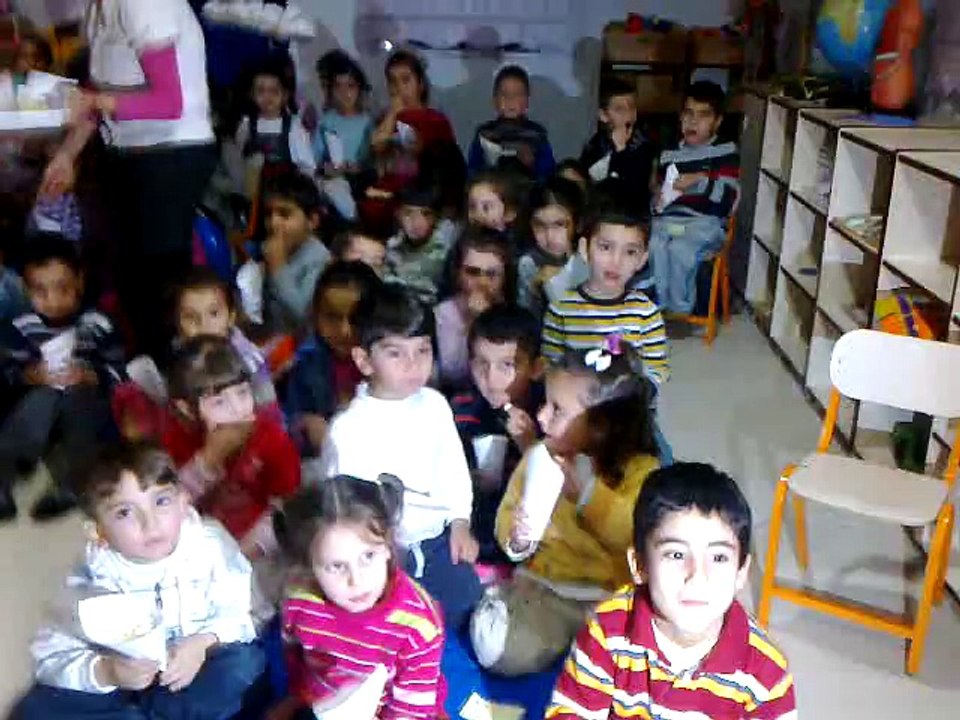 ana okulu ve kreş içinde sinema saatleri