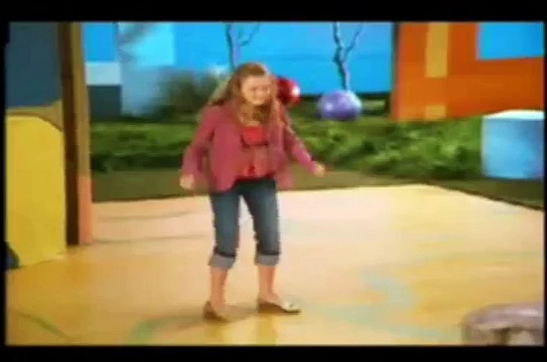 Miley Cyrus & Emily Osment - Do you Believe in Magic