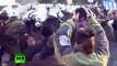 Protestas en Atenas: continúan los disturbios, la policía reprime con gases lacrimógenos