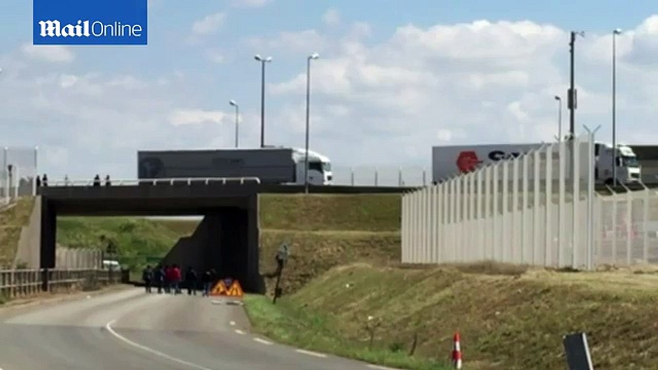 Migrant climbs on top of MOVING lorry in Calais Britain