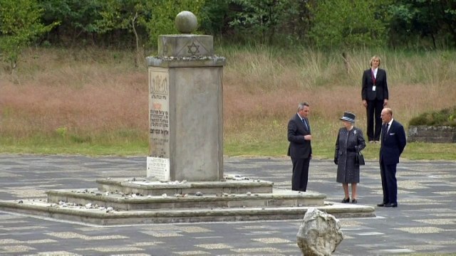 Queen lays wreath at Bergen-Belsen concentration camp