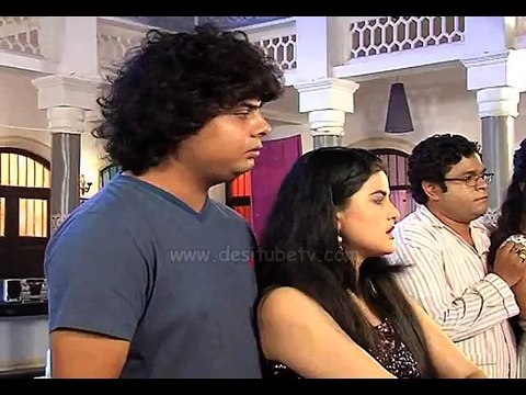 Chidiya Ghar: Koyal And Mayuri Turns Sexy, Must Watch Latest Episode 26th June 2015