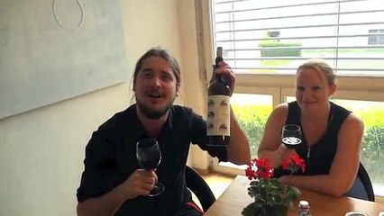 Video herunterladen: Marina & Mäge Zuhause im Glück