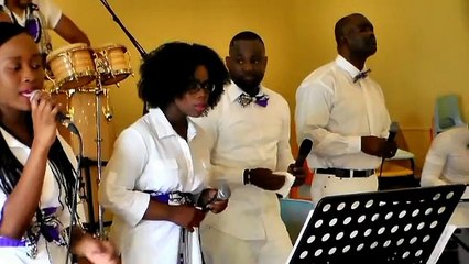 PRAISE - Dieu est capable -