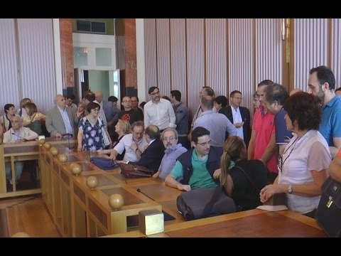 Napoli - Blocco stipendi, i docenti occupano il Rettorato (25.06.15)