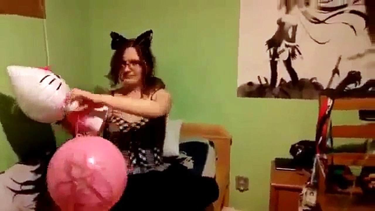 Neko Looner inflates anime themed punchball 2013