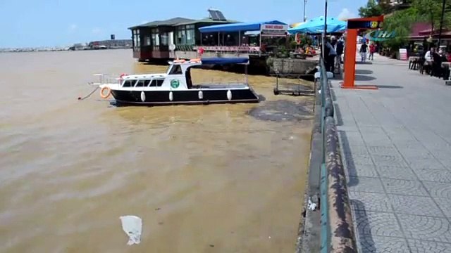 Karadeniz çamura bulandı