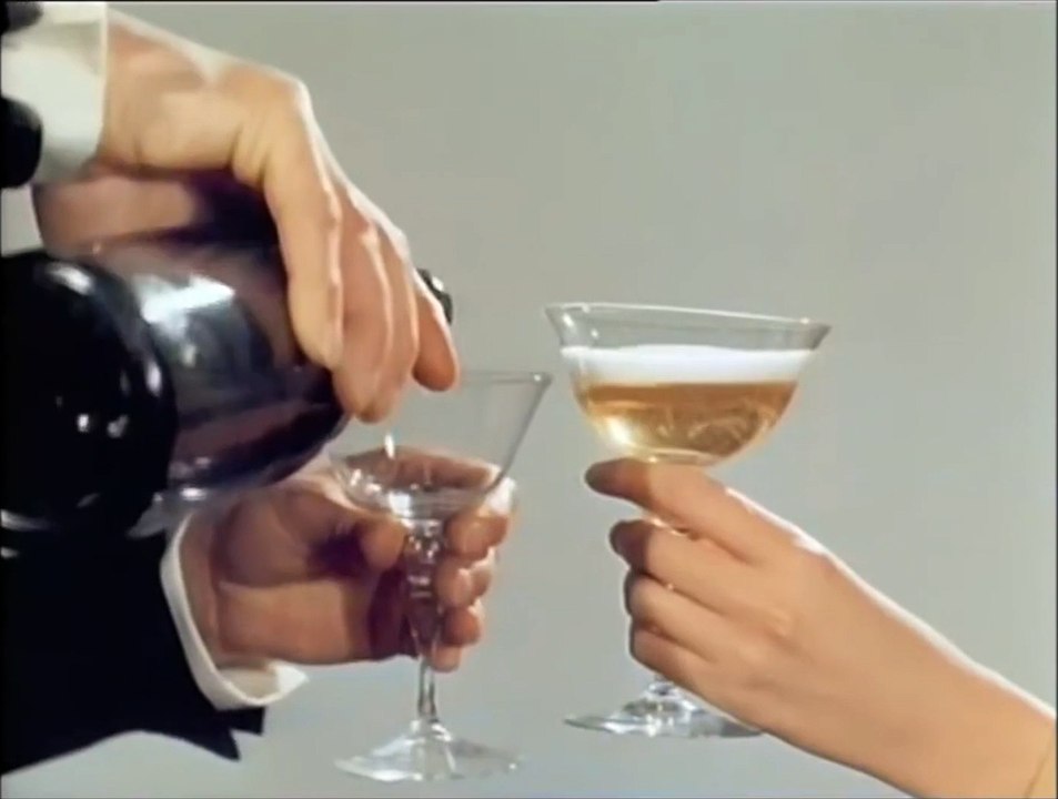 Le générique de Chapeau Melon et Bottes de Cuir avec John Steed et Emma Peel