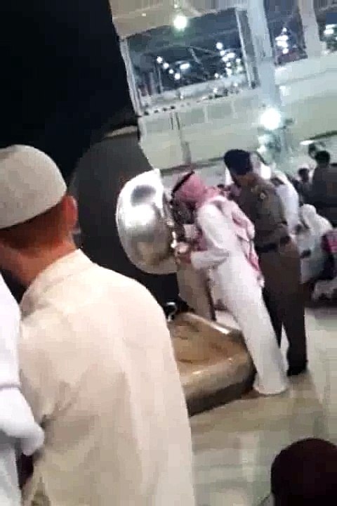 Perfuming Hajar-E-Aswad