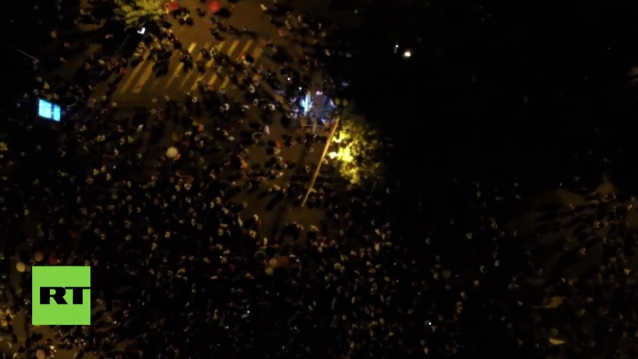 Arménie : images aériennes nocturnes des manifestations à Erevan