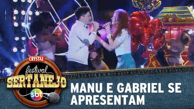 Manu e Gabriel cantam Maus Bocados