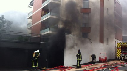 Spectaculaire incendie en sous-sol d'une résidence