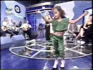 طفلة لكن ترقص جيدا