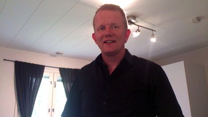 Esittely Sara Saarelan kirjasta Nimeä minut uudelleen (2015)