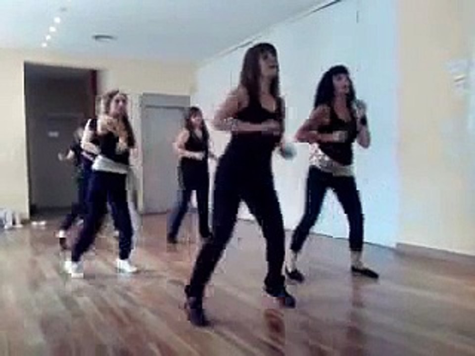 zumba      salsa     yo no se mañana.3gp   PILI