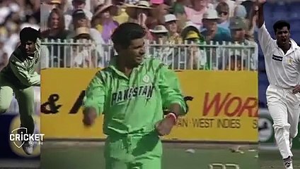 Waqat Younis Shatters Stumps Of Dean Jones