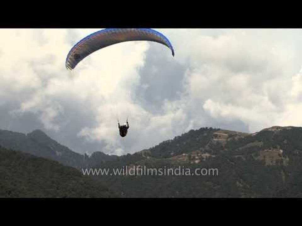 Himalayan paragliding at Bir Billing : Himachal