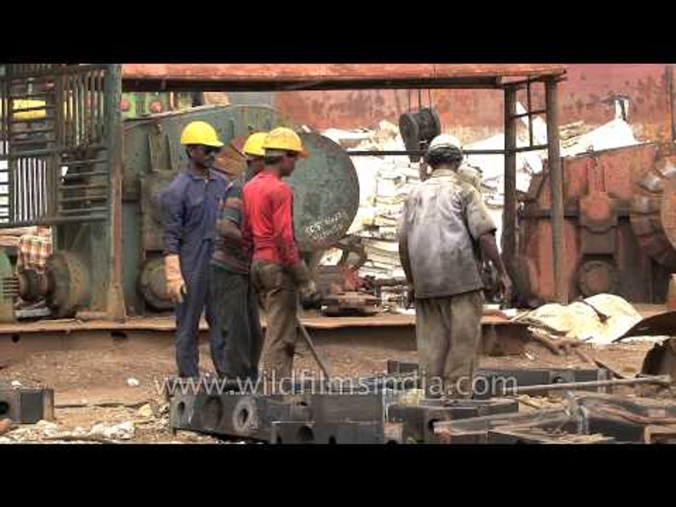 Ship breaking yard loading unloading