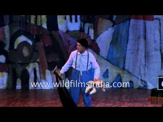 Magician pull tons of paper from his mouth - Magic show in India