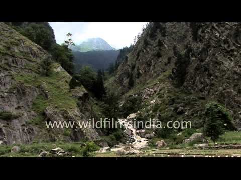 Panoramic view of the Garhwal hills on way to Lamkhaga Pass