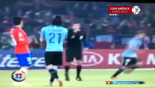 Jara le mete el dedo a Cavani en el trasero , Copa América 2015