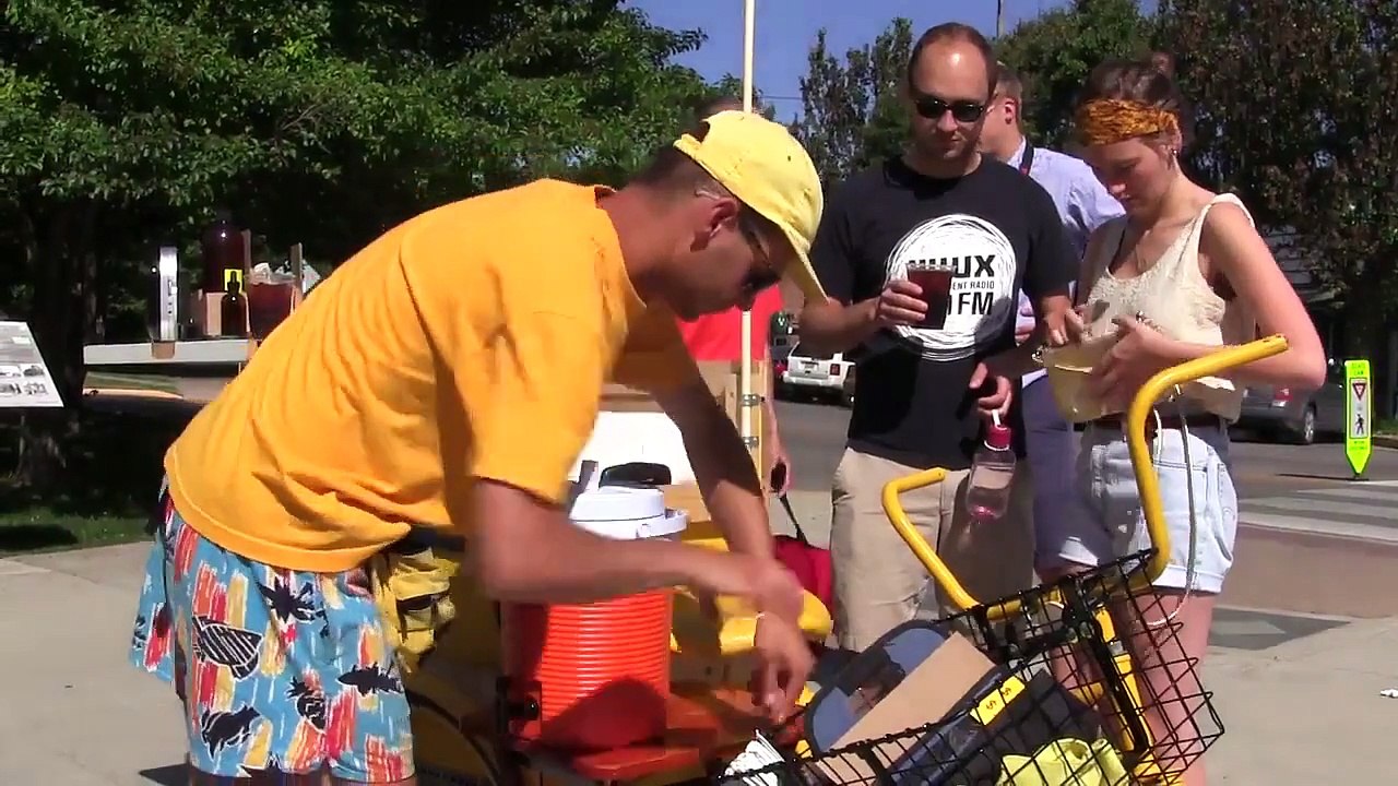 Uel Zing coffee cart in Bloomington