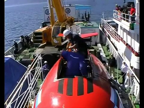 Владимир Путин опустился на дно озера Байкал