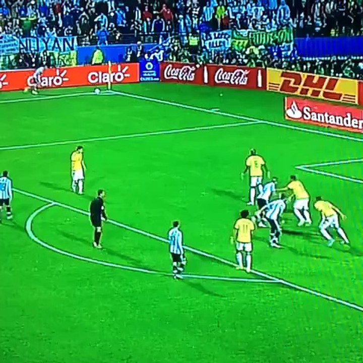 Argentina vs. Colombia: palo evitó golazo de Nicolás Otamendi (VIDEO)