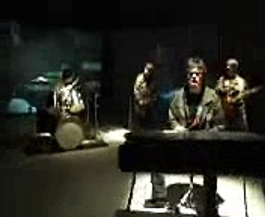 Los Bunkers - Llueve Sobre La Ciudad