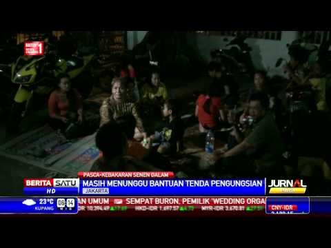 Korban Kebakaran Mengungsi di Pinggir Jalan Senen Raya