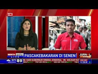 Warga Senen Mengais Sisa Harta di Puing Kebakaran