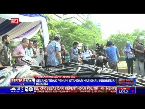 Ribuan Selang Karet Elpiji Merek Kita Dimusnahkan