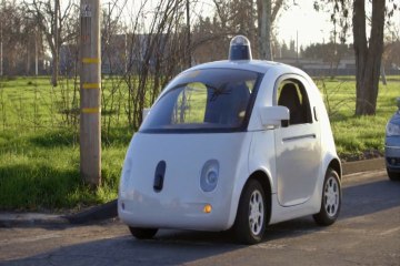 El coche autónomo de Google incluye volante y pedales