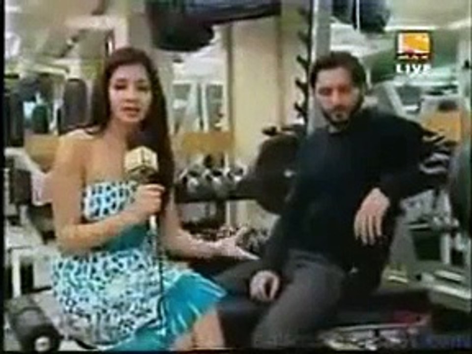See the most vulgar interview of Indian Female anchor with Shahid Afridi watch video