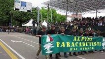 Alpini Paracadutisti sfilano all' 87° Adunata Nazionale Alpini (Pordenone, 11 maggio 2014)