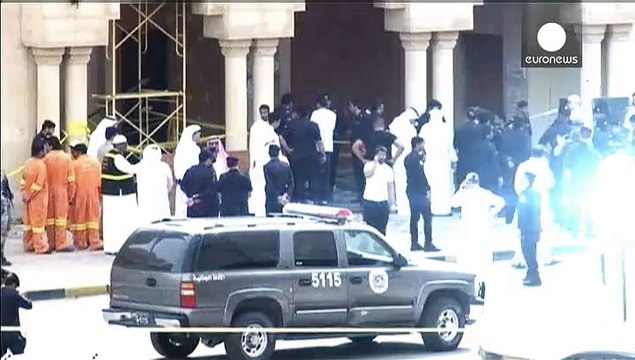 الكويت تشييع أبناءها وتلقي القبض على متورطين في تفجير مسجد الإمام الصادق