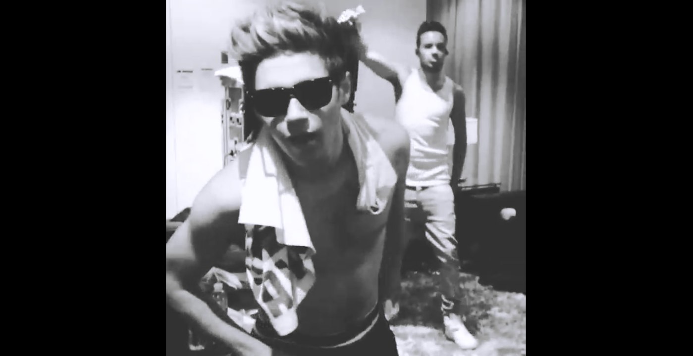 Niall rapping