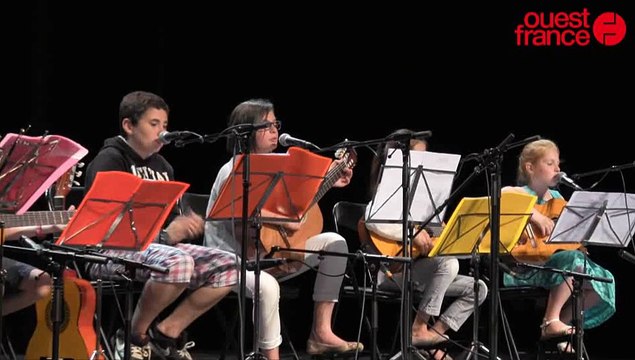 Les élèves guitaristes d'Eric Declosmenil au théâtre de Saint-Lô