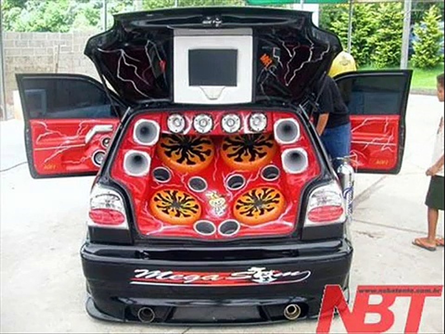 carros tuning fritando pneus