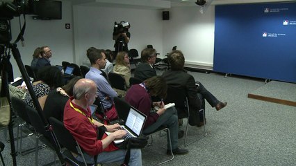 Sapin: le "destin" de la Grèce est dans la zone euro