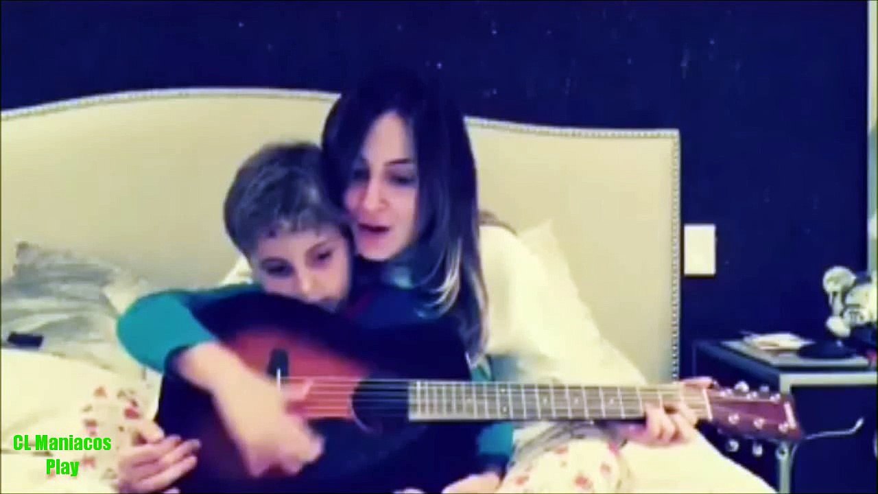 CLAUDIA LEITTE ENSINADO DAVI A TOCA VIOLÃO