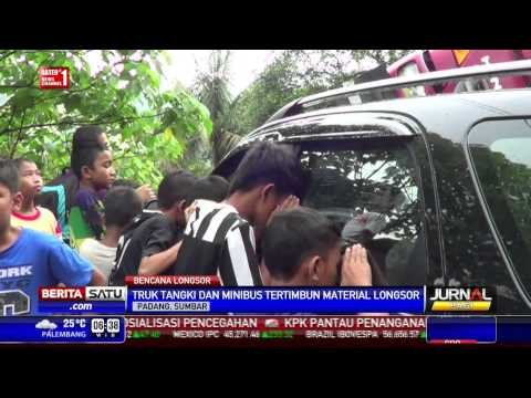 Longsor Lubuk Paraku Hantam Truk Tangki dan Minibus
