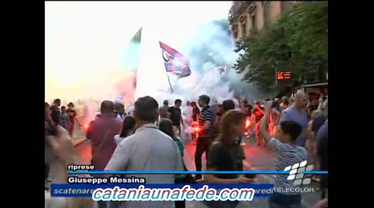 Tifosi Rossazzurri in corteo per la città