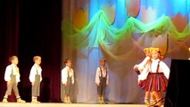Mākonītis un mākonīte (Mazi bērni danci veda Daugaviņas maliņā, Salaspils k/n 2012.03.11.)