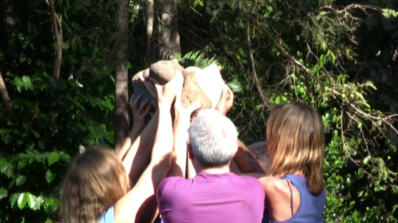 2/ la danse des pierres "je marche dans la beauté" une promenade chorégraphique  http://compagnielucmaubon.free.fr/